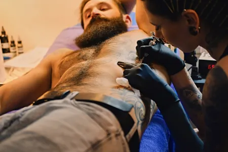 Ne každé místo a motiv tetování je ideální pro jehlu